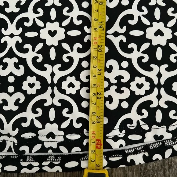 Lulu B UPF 50 Cooling Three Quarter Sleeve Top Black White Print NWT Size Small - Picture 6 of 9